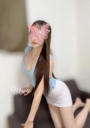 愛沢みやび