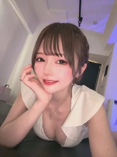 scrape_url:https://esthe-angeaile.com/images_staff/80/060217215476.jpg