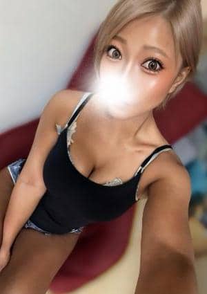 きぃ