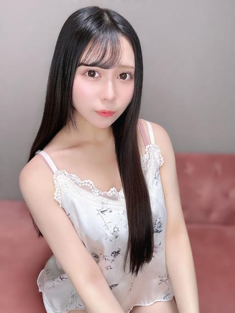 scrape_url:https://lumitia-aroma.men-este.net/data/staff/43/stf_690321a1db72c.jpg