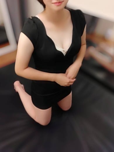 scrape_url:https://www.grandmrs.com/prof/30/03.jpg?t=1779932120