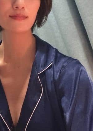 初美せりな