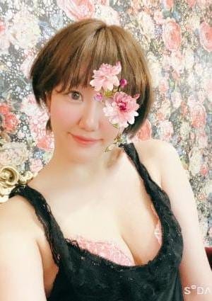The 美魔女 セラピスト 汐華(しおばな)