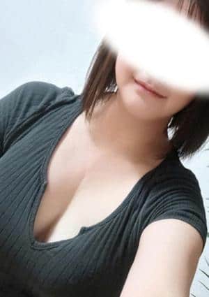 愛川すずね
