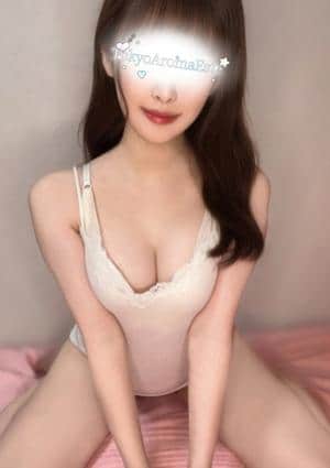 春菜なぎさ