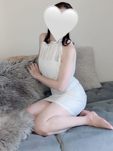 scrape_url:https://menes-grace.com/wp-content/uploads/2025/08/SNOW_20250825_192209_278-scaled.jpg