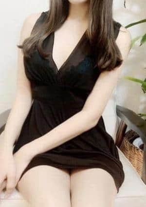 愛沢ななみ