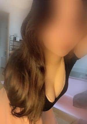 綾乃まいか