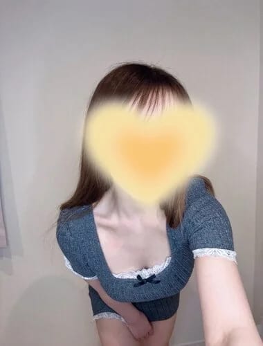 scrape_url:https://esthe-angeaile.com/images_staff/102/072815422276.jpeg