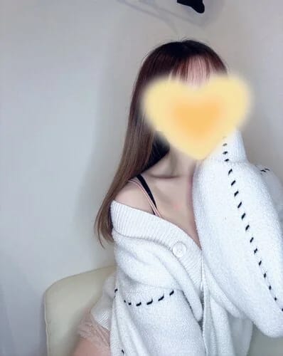scrape_url:https://esthe-angeaile.com/images_staff/102/061716451424.jpeg