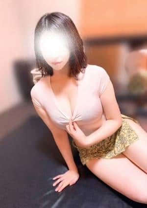 芹沢ももえ