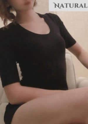 成美ありさ