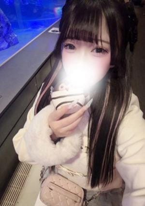 片平にぃな
