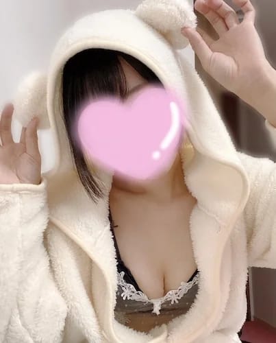 scrape_url:https://esthe-angeaile.com/images_staff/25/112818402241.jpeg