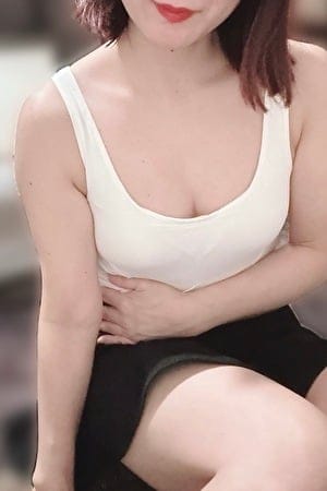 scrape_url:https://esthe-bemajo.net/images_staff/253/042014100059.jpg