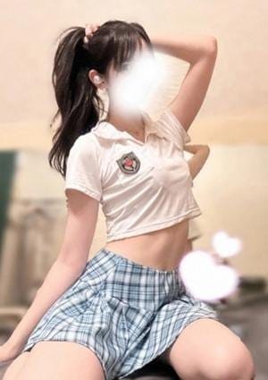 伊澄　ゆりな